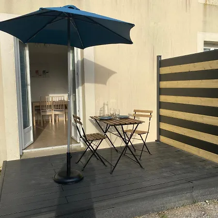 De L'eve: Beachside Family Retreat With Private Terrace *