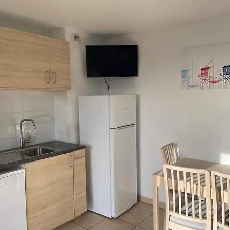 Apartment De L'eve: Beachside Family Retreat With Private Terrace *
