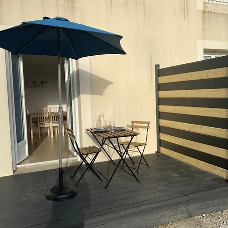 De L'eve: Beachside Family Retreat With Private Terrace Apartment Saint-Nazaire (Loire-Atlantique)