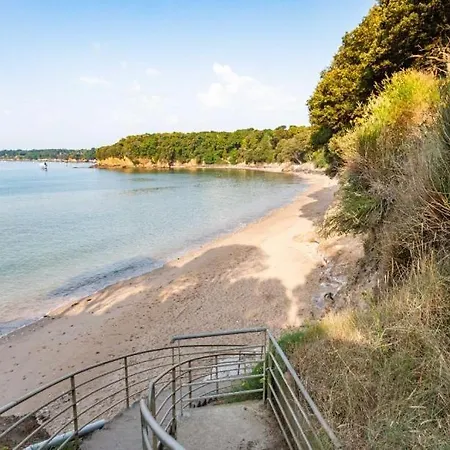De L'eve: Beachside Family Retreat With Private Terrace *